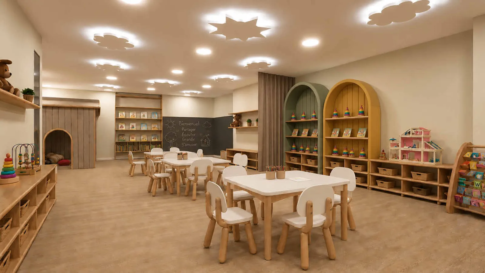 Grande salle pédagogique avec mobilier adapté et rangements